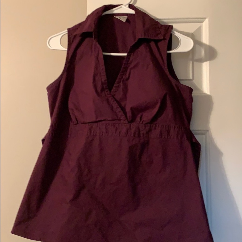 Maroon maternity sleeveless shirt